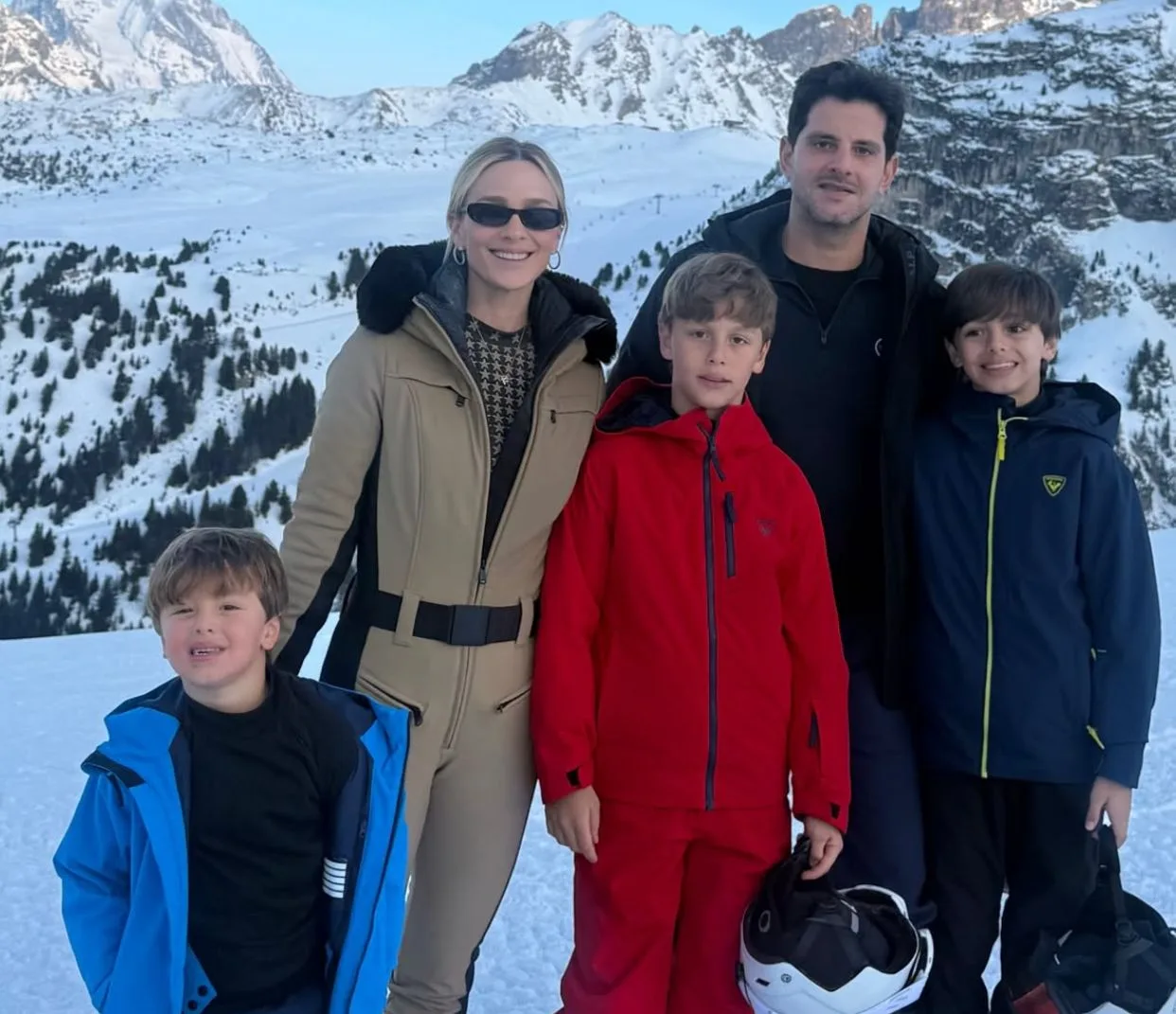 Tassia Ferreira e Érico Romcy aproveitam o frio europeu com os filhos
