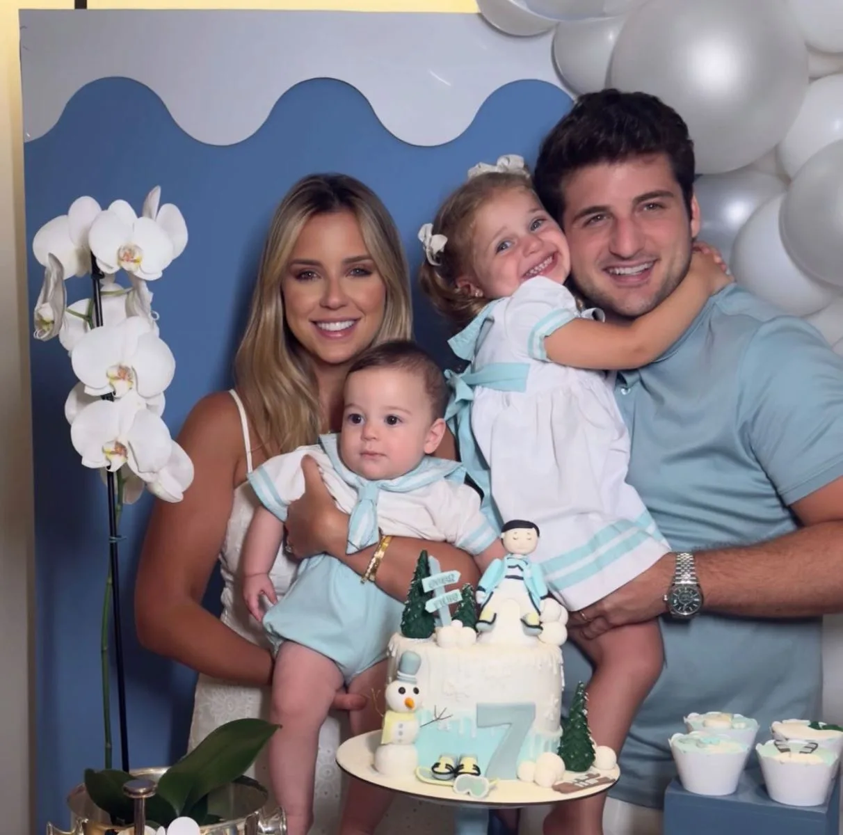 Com temática de ski, Fernanda Levy e Omar Macedo celebram a vida do filho, Omar