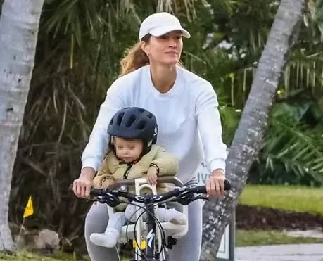 Gisele Bündchen surge com aliança e reforça rumores de casamento com Joaquim Valente