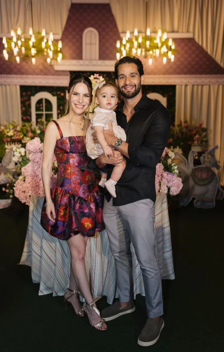 Lara Linhares e Renan Azevedo celebram primeiro aninho da filha, Mia