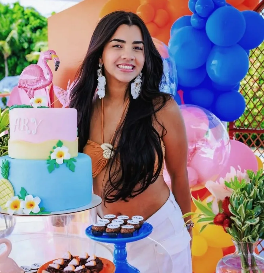 João Gomes surpreende Ary Mirelle com festa de aniversário