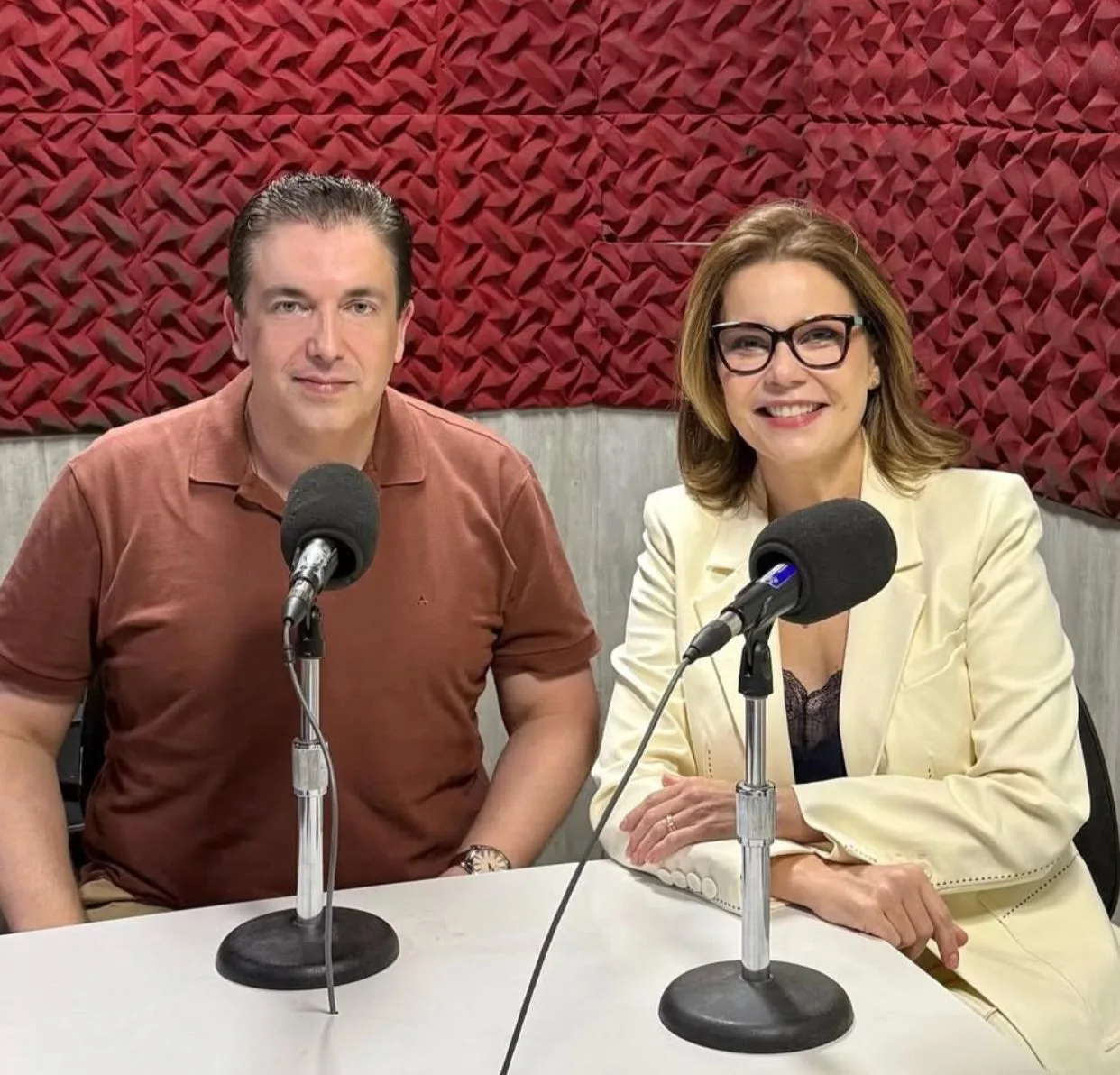 Dra. Vanessa Mombach participa do programa Diálogo Aberto na AM Cidade 860