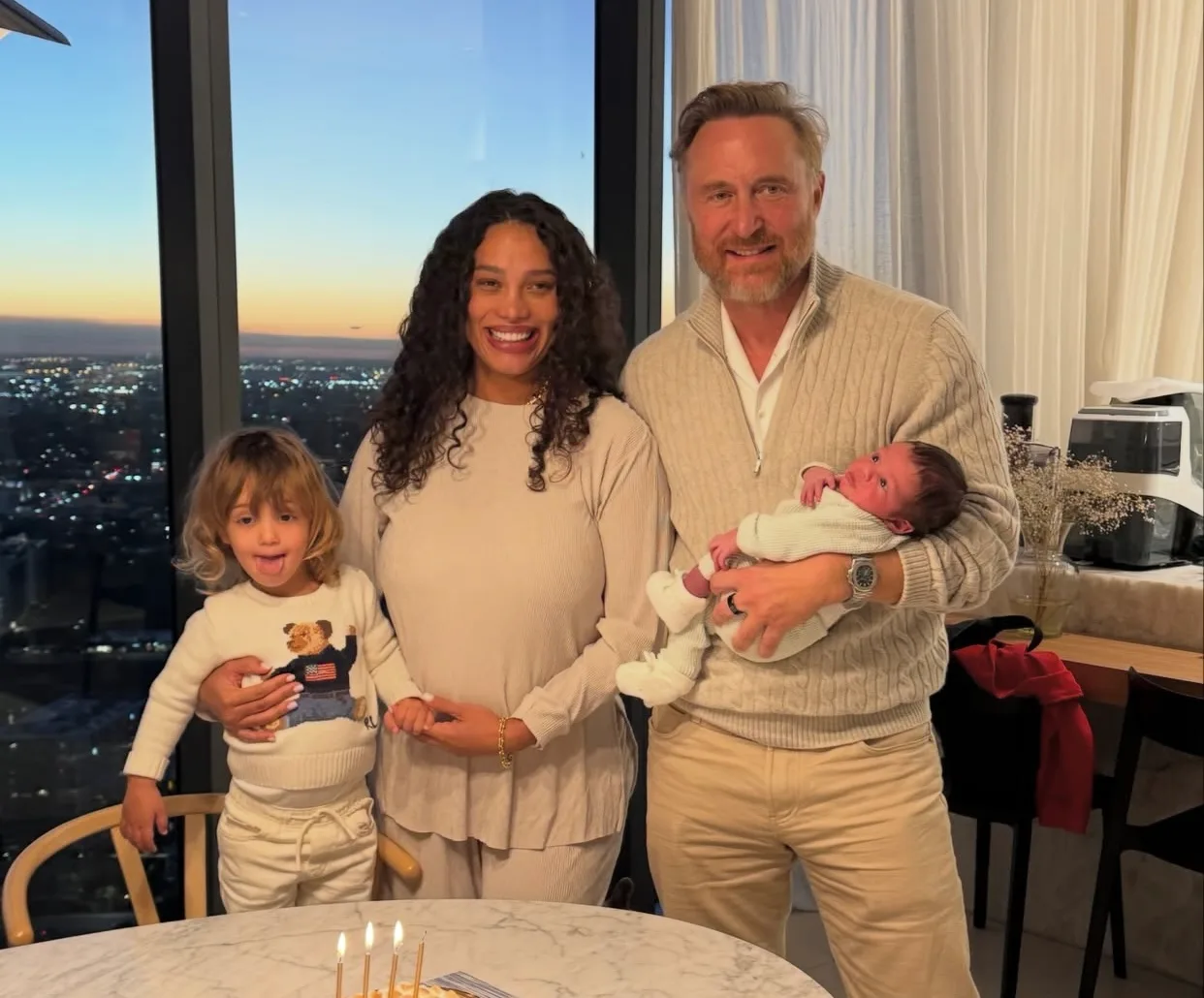 David Guetta apresenta seu filho caçula, Skyler