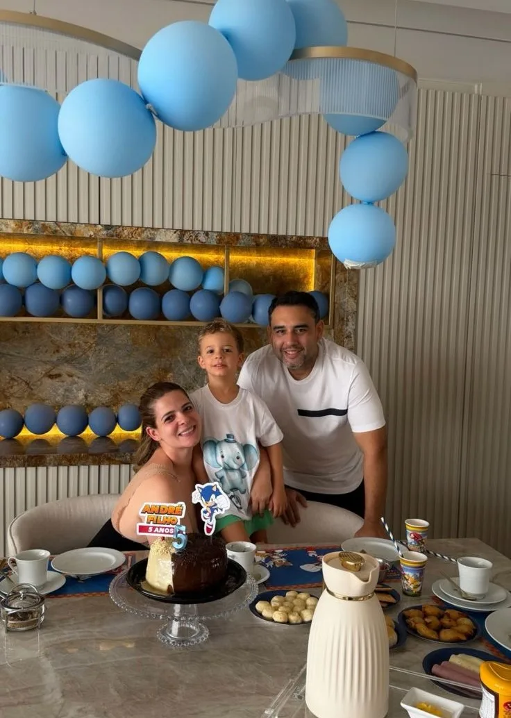 Larissa Alcântara e André Marques celebram os cinco anos de André Filho