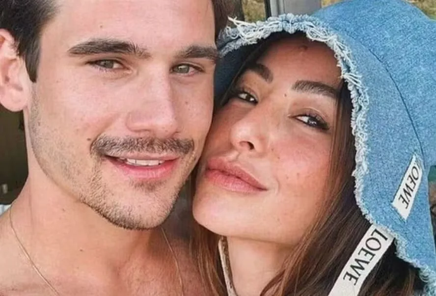 Nicolas Prattes e Sabrina Sato comemoram dois anos de união