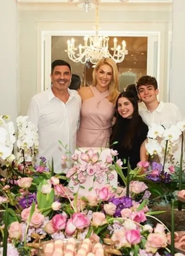 "Estou na minha melhor fase", declara Ana Hickmann ao celebrar 45 anos