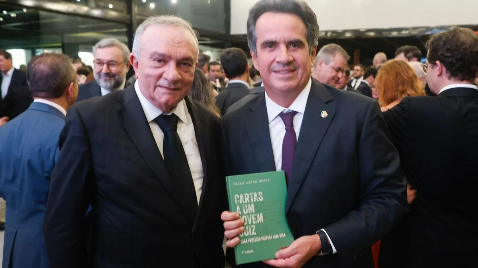 Cesar Asfor reúne autoridades em Brasília durante lançamento de livro