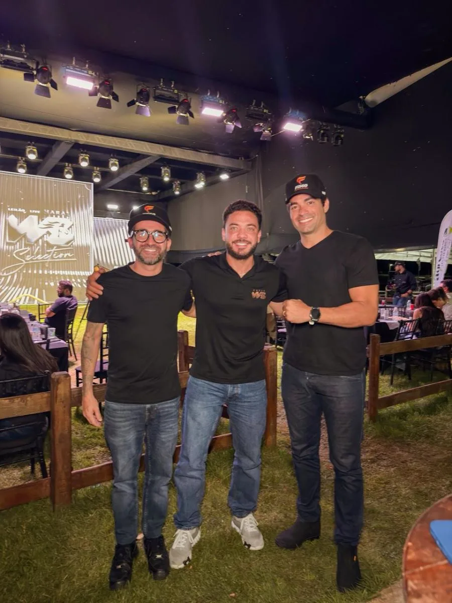 Leandro Vidal e Biriba são recebidos por Wesley Safadão no leilão do Haras WS