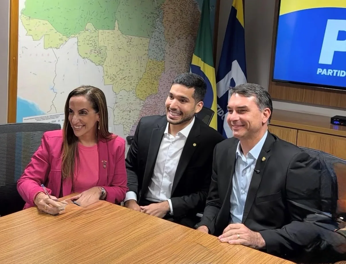 Kamila Cardoso se filia ao PL e reforça atuação política no Ceará