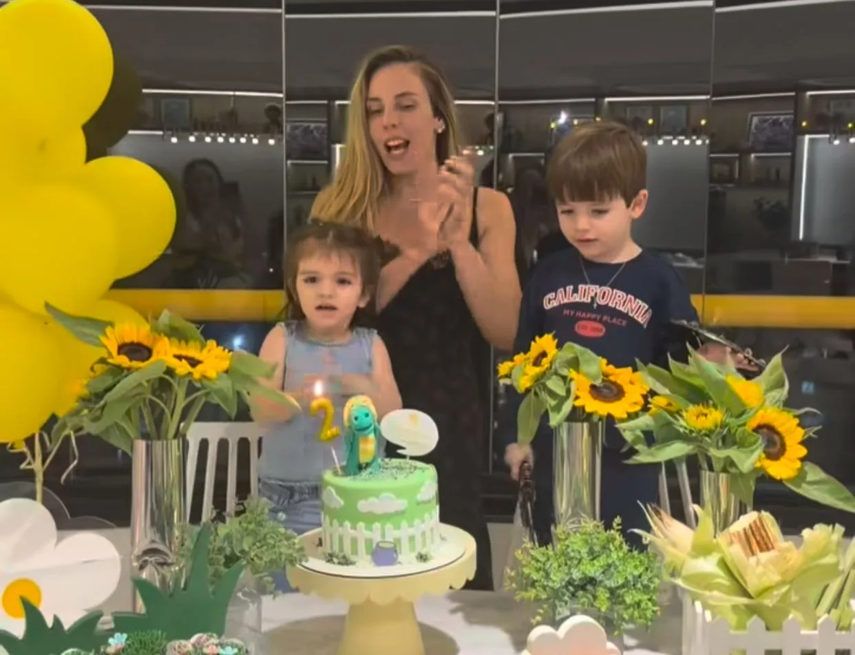 Jade Romero comemora os dois anos da filha Marcela