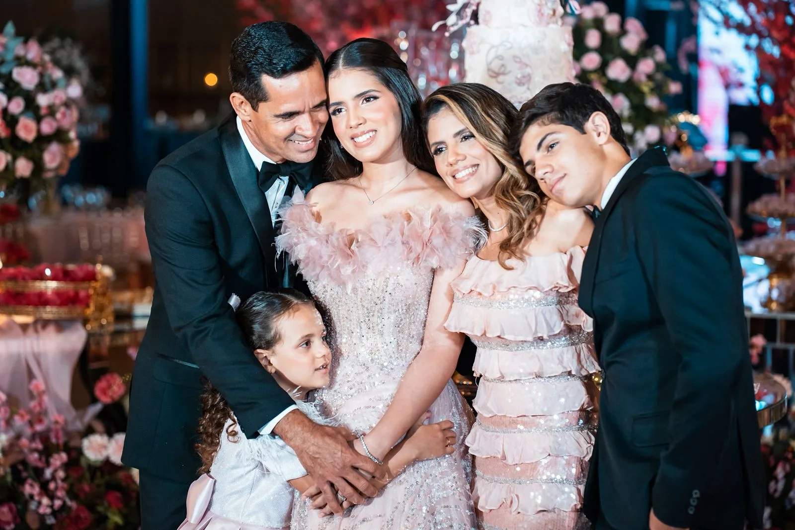 Andrezza Cidrão e Ezequiel Chaves festejam os 15 anos da filha, Eduarda, no Palatium Hall