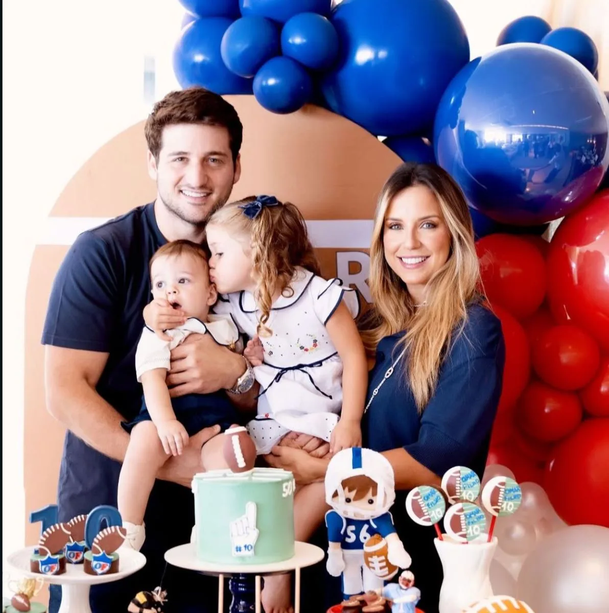 Fernanda Levy e Omar Macêdo festejam o décimo mesversário do Omar Filho