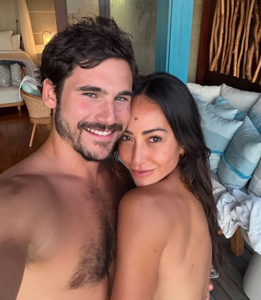 Sabrina Sato se declara para Nicolas Prattes no aniversário do ator