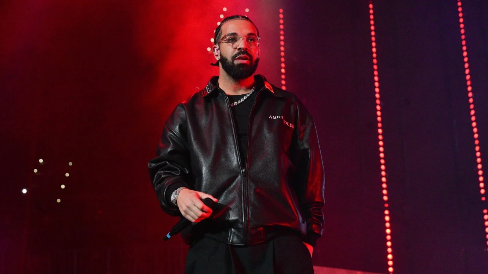 Drake surpreende fãs com “Iceman” e os álbuns inéditos “Habibti” e “Maid of Honor”