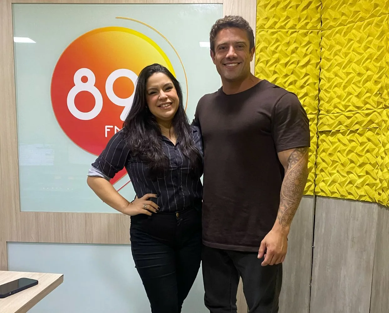 Ator Rafael Cardoso divulga novo filme no Grupo Cidade