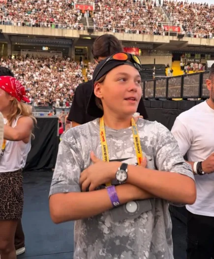 Filho de Neymar Jr. curte show de Bad Bunny ao lado da mãe na Espanha