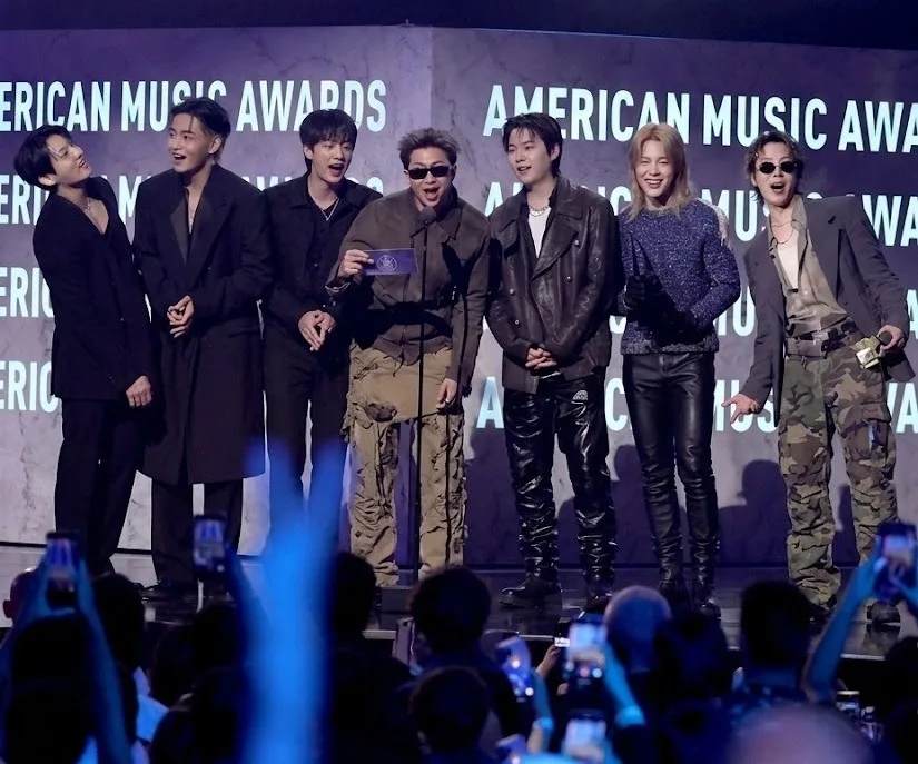 BTS conquista três prêmios no American Music Awards 2026 e leva fãs à loucura