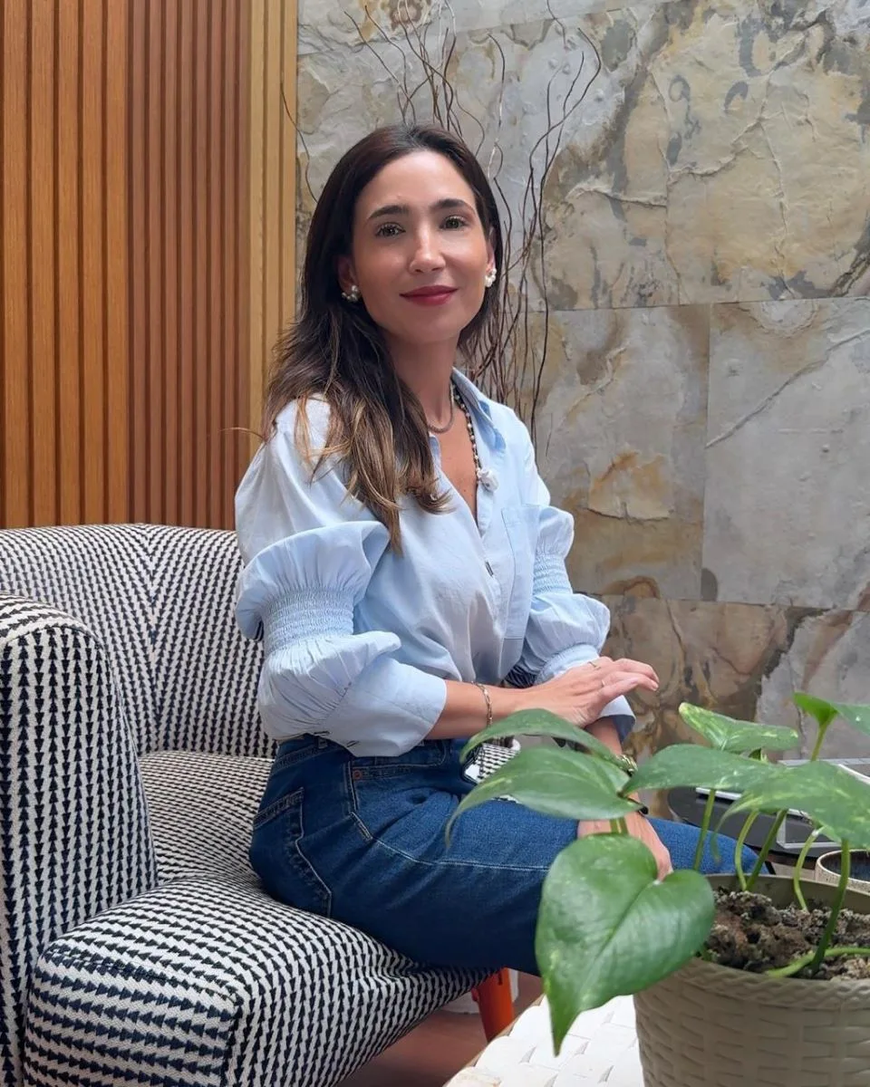 Renata Marinho promove talk "Histórias no papel" na La Vinci e apresenta collab com Mavi