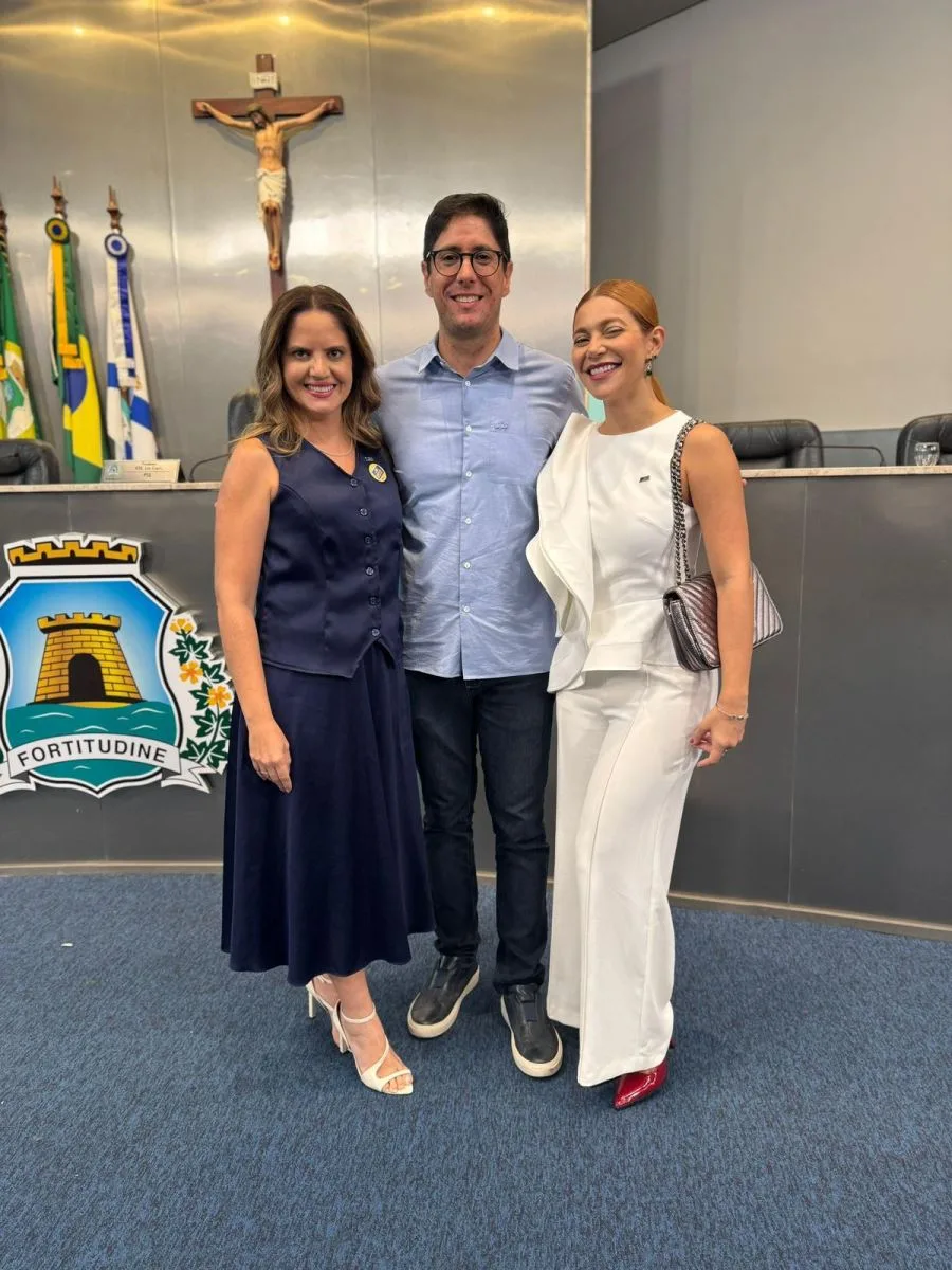 Renan Carvalho prestigia homenagem da CDL Jovem na Câmara Municipal de Fortaleza
