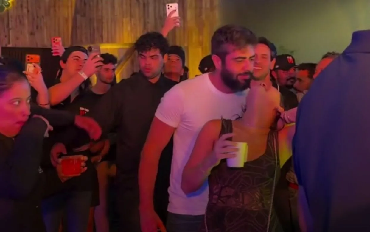 Henrique, da dupla com Juliano, puxa o cabelo da esposa e gera polêmica