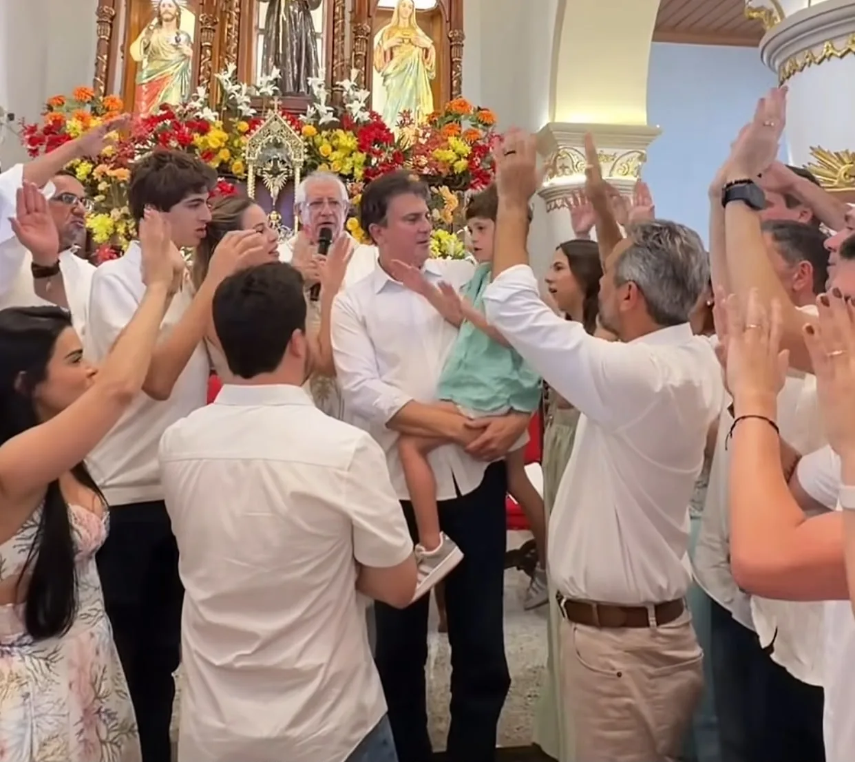 Camilo Santana é ovacionado ao celebrar a nova idade