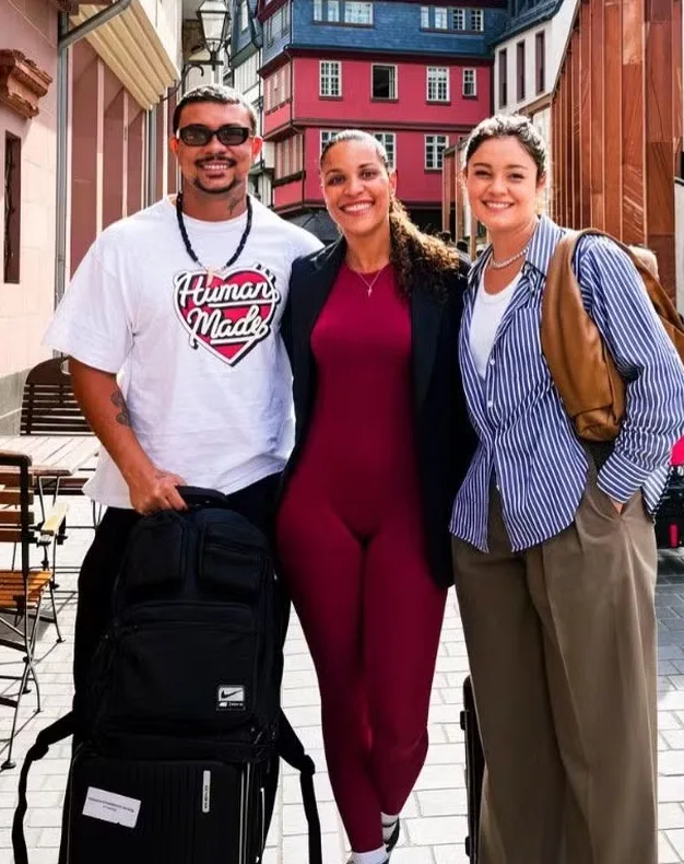Sophie Charlotte e Xamã reatam namoro e viajam juntos pela Europa