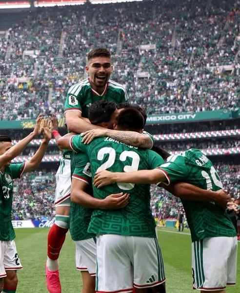 México vence partida contra África do Sul por 2 a 0