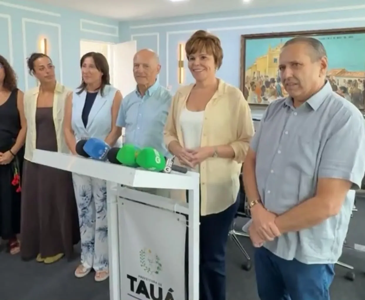 Tauá recebe delegação internacional para parceria em rede de bem-estar educacional e social