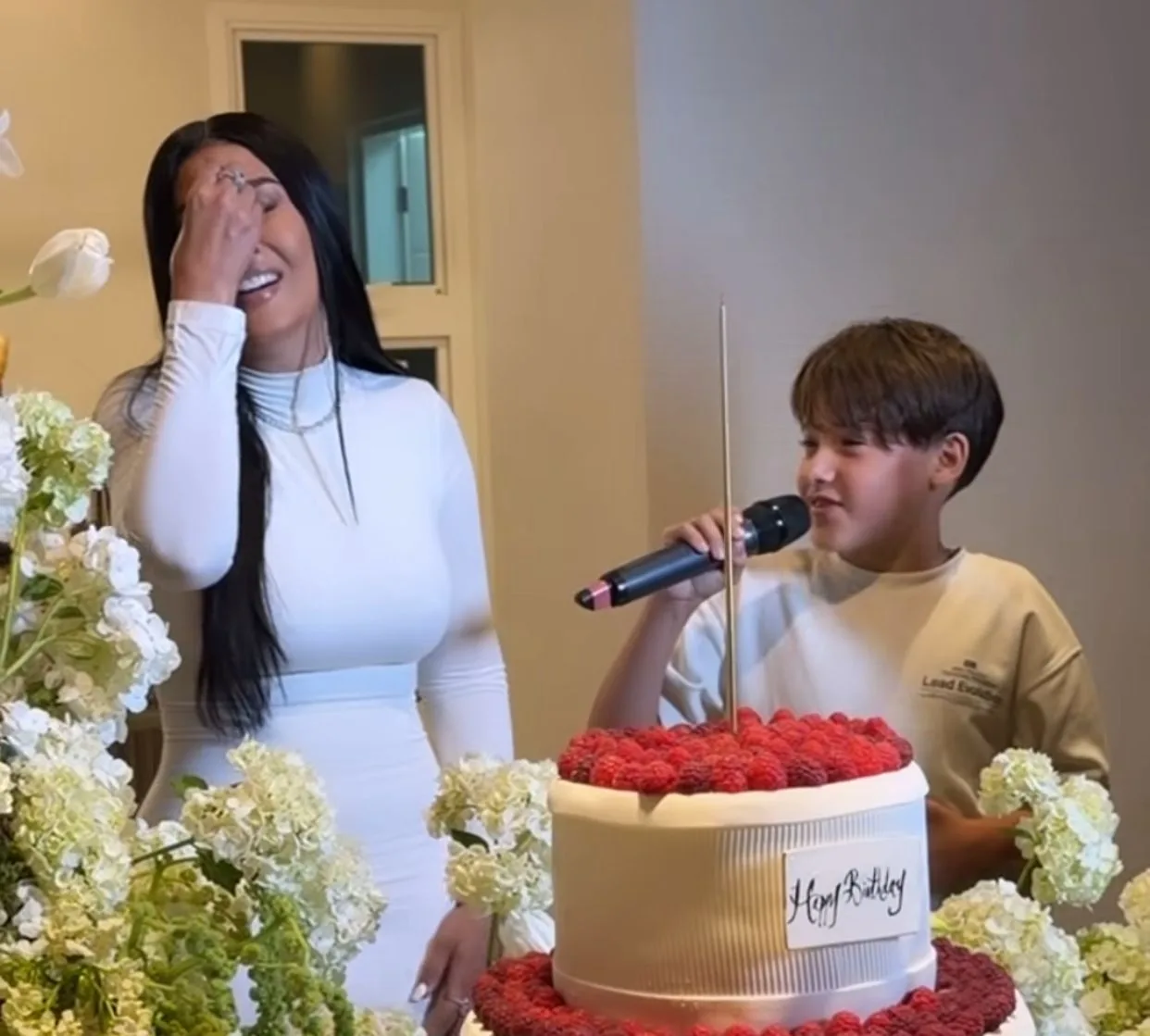 Pedido inusitado do filho rouba a cena no aniversário de Simaria