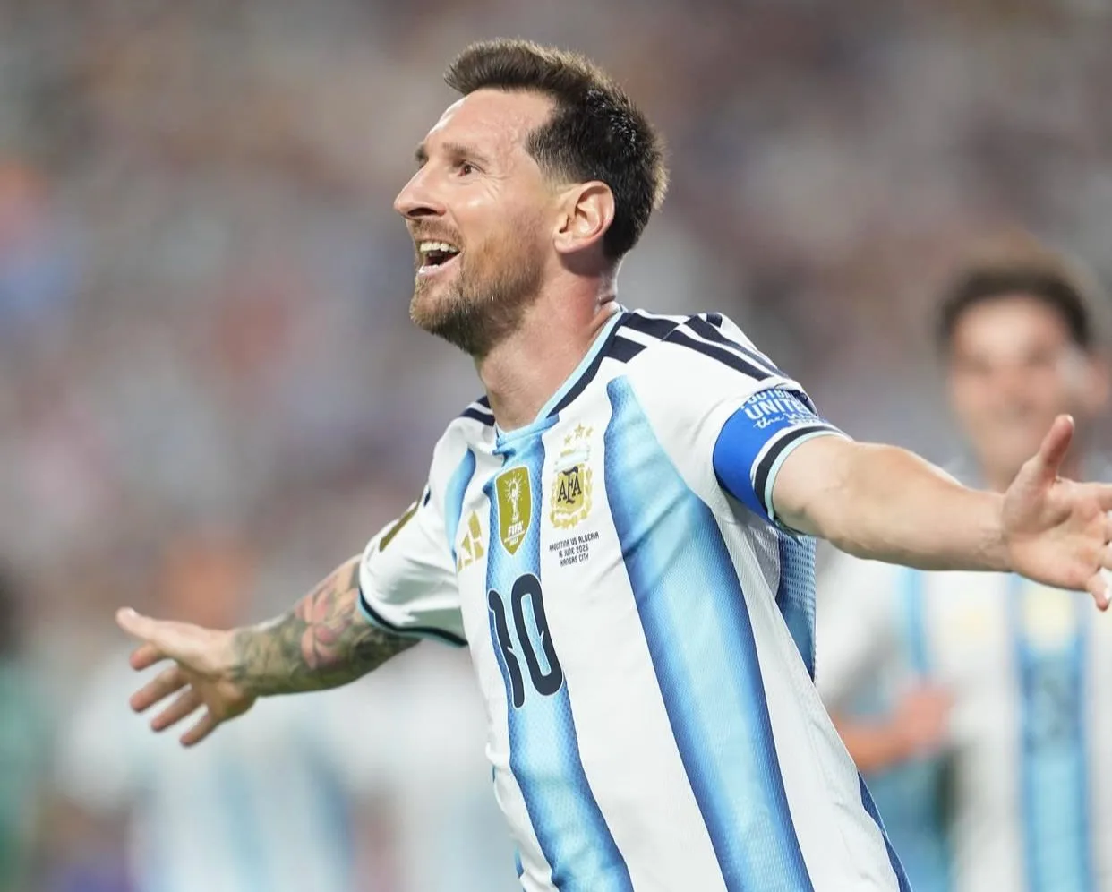 Messi faz história na Copa, bate recordes e surpreende ao elogiar Ronaldo Fenômeno