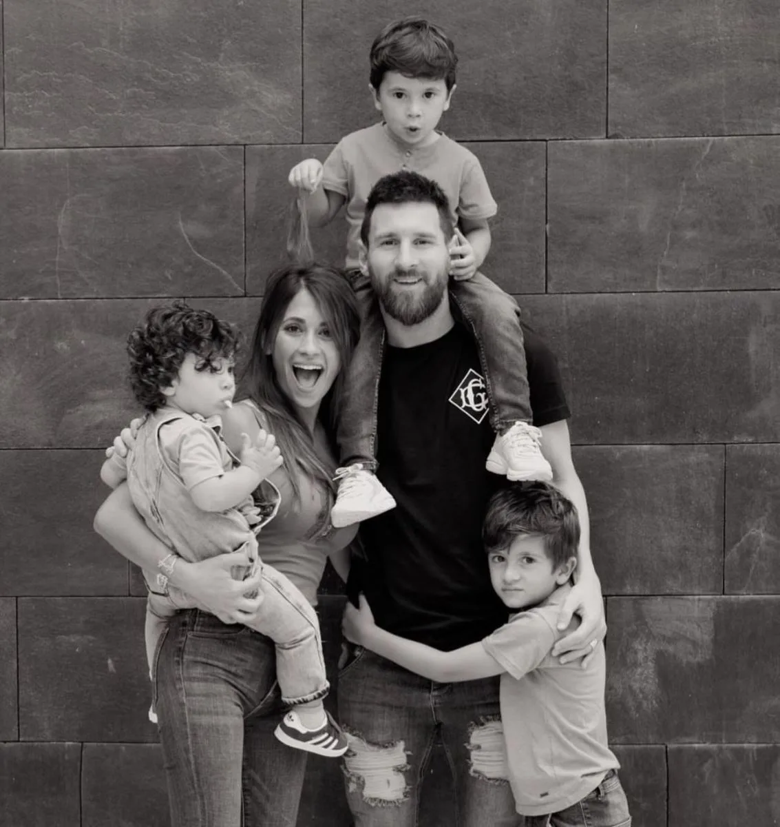 Messi completa 39 anos e ganha homenagem apaixonada da esposa nas redes