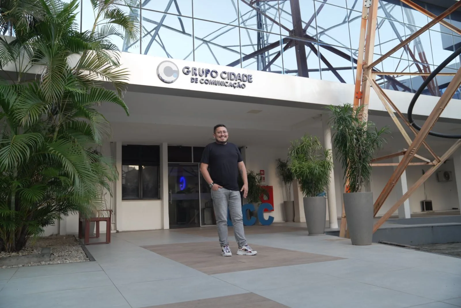 TV Cidade Fortaleza anuncia humorista Titela em nova programação