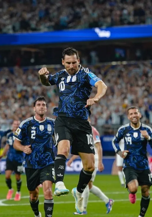 Argentina vence Inglaterra por 2 a 1 e garante vaga na final da Copa 2026