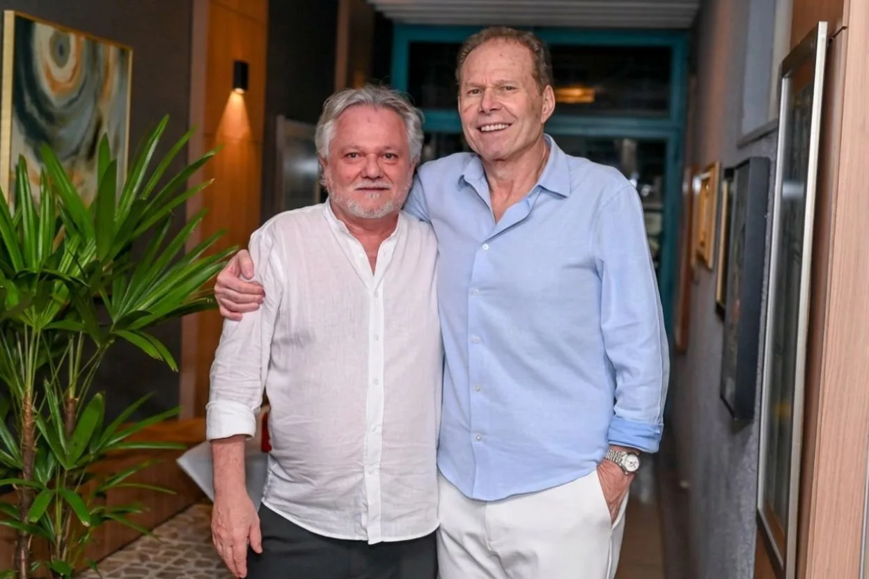 Felipe Neto celebra 69 anos em noite especial no Bredo Bistrô