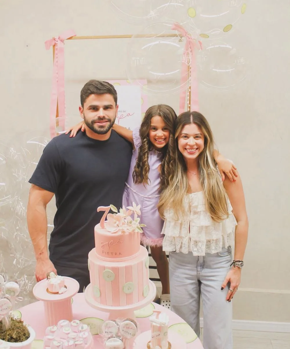 Isabela Franklin e Ivan Bezerra celebram os 7 anos de Pietra com festa inspirada em um spa