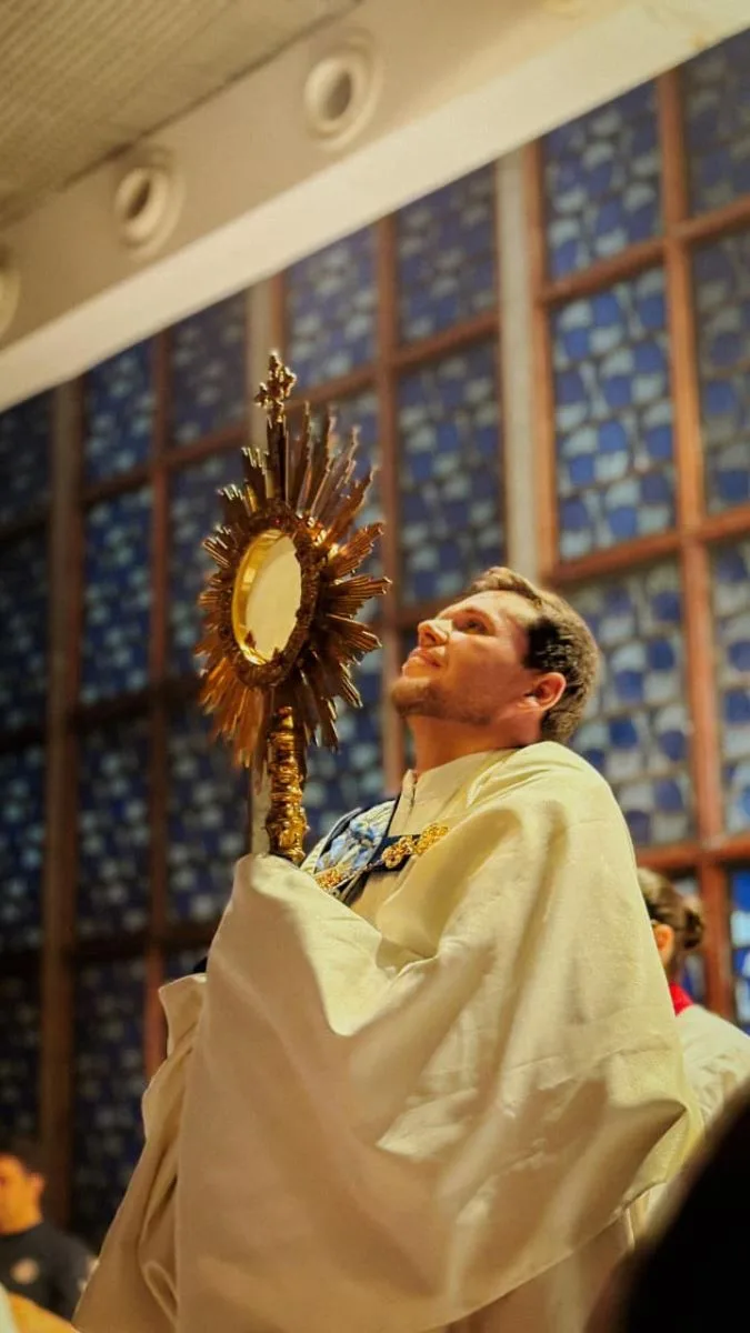 Angelus 2026 reúne fé, música e solidariedade em Fortaleza; Fátima FM transmite programação ao vivo