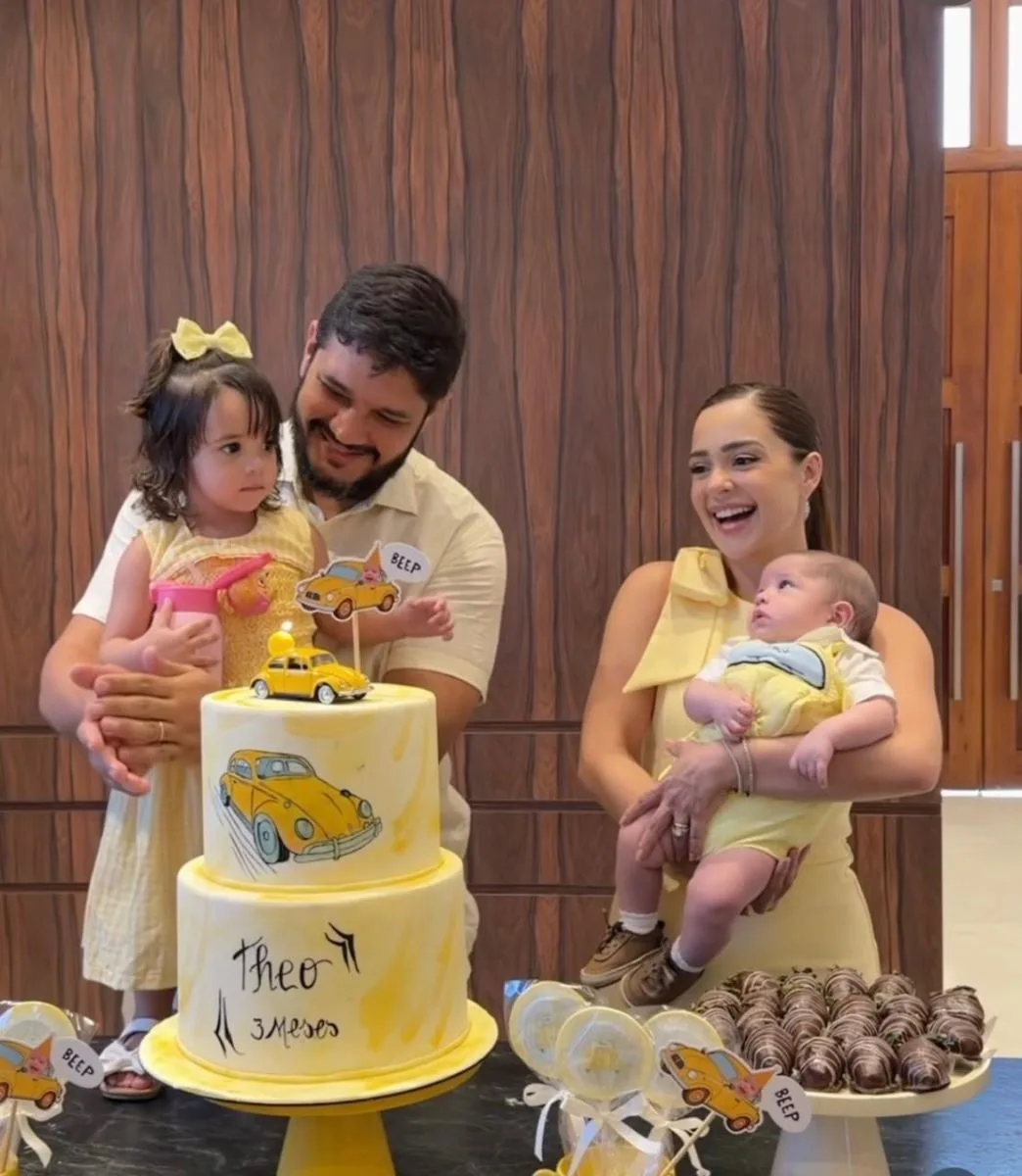Luiza Gazzineo e Felipe Cabral celebram os 3 meses do pequeno Theo com festa intimista