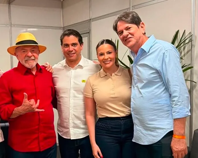 Júnior Mano e Giordanna têm encontro com Lula em convenção de Elmano