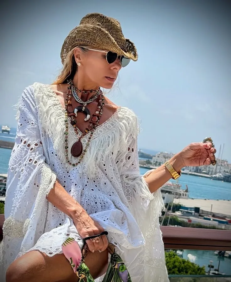 Adriane Galisteu aproveita férias em família e exibe dias de sol em Ibiza