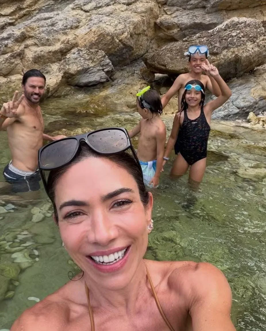 Patricia Abravanel compartilha álbum especial das férias em família