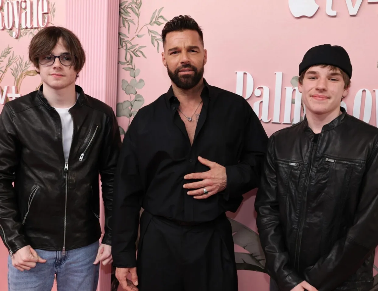 Ricky Martin celebra 18 anos dos filhos gêmeos com registro raro
