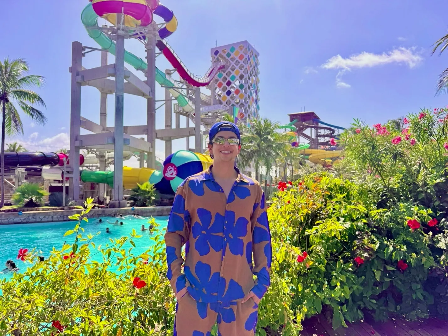 Léo Foguete curte dia de diversão no Beach Park