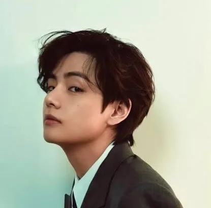 URGENTE: V, do BTS, revela perda de audição