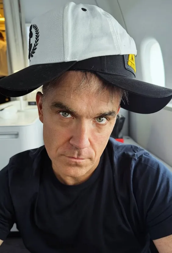 Robbie Williams revela diagnóstico de autismo aos 52 anos