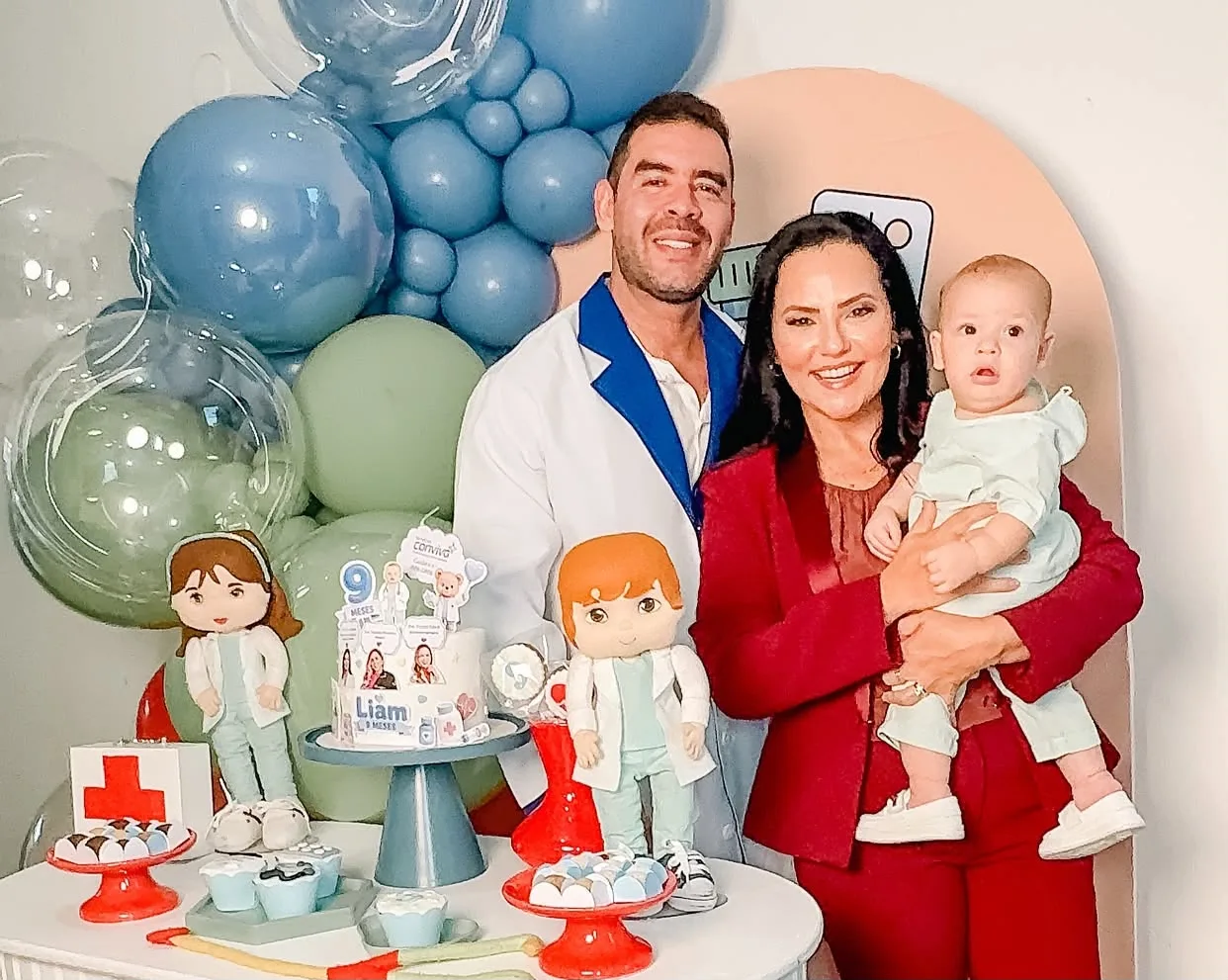 Luciana Ribeiro e Thiago Camelo celebram os nove meses do filho Liam
