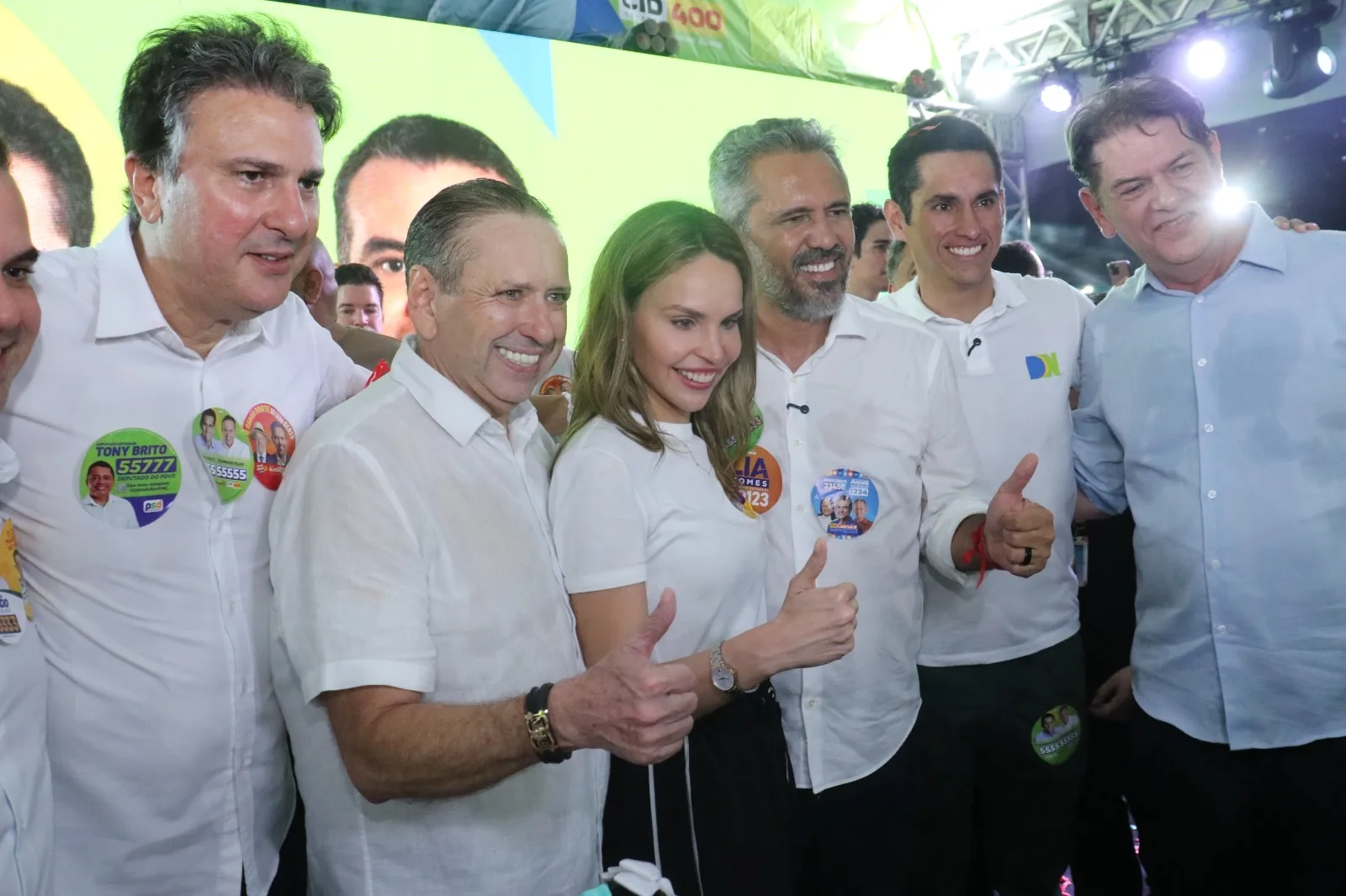 Domingos Filho e Domingos Neto inauguram comitê em Fortaleza