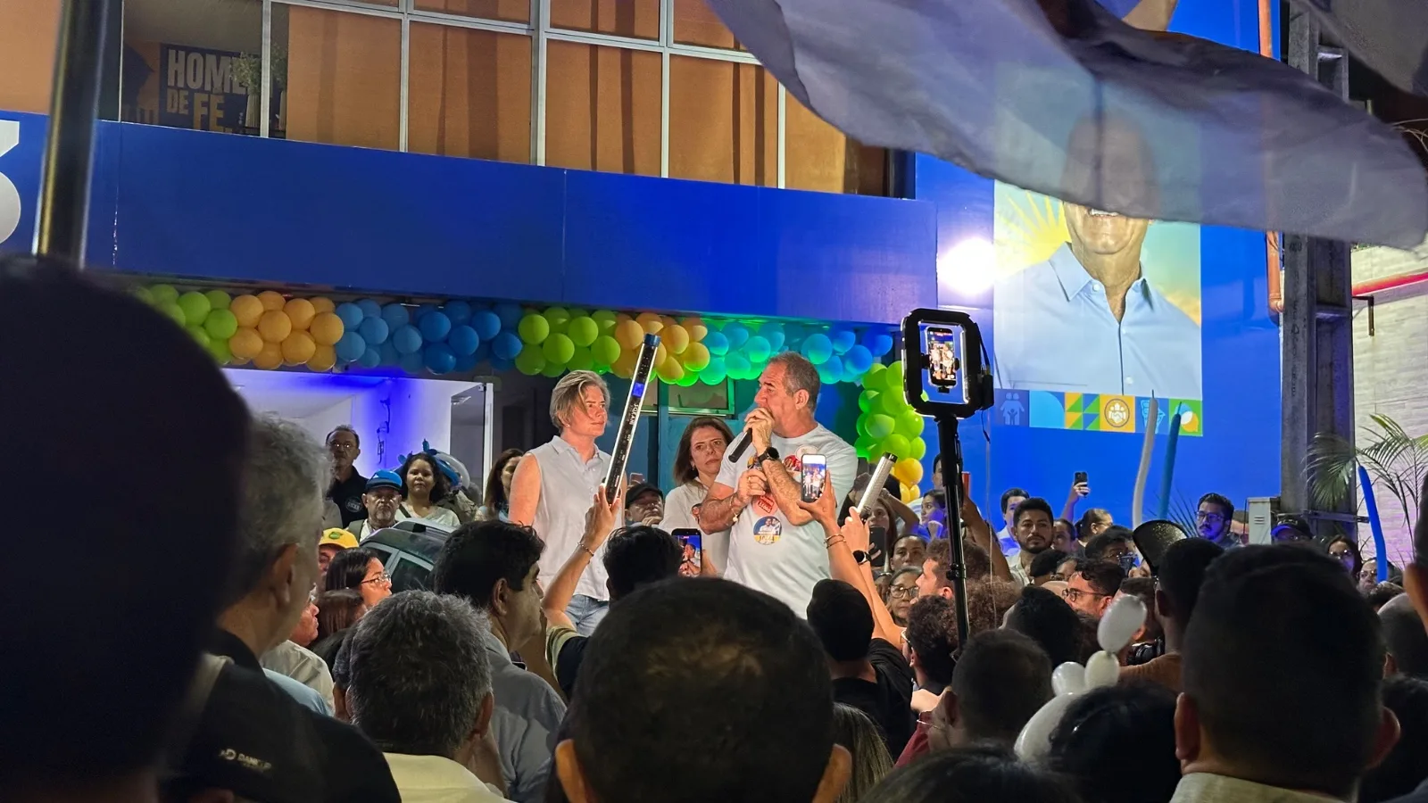 Luiz Gastão inaugura comitê em Fortaleza e reúne lideranças de 13 municípios cearenses