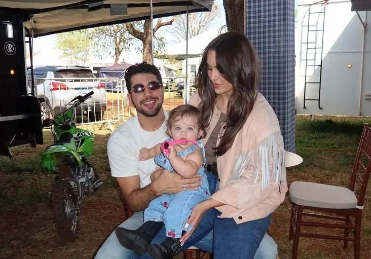 Rafa Kalimann celebra a primeira vez da filha, Zuza, em Barretos
