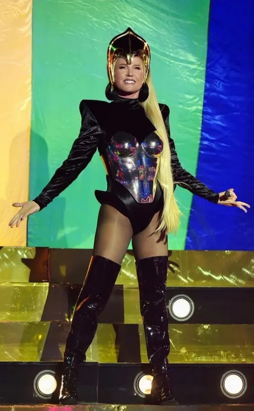 Após ser cobrada, Xuxa rebate carnavalesco: "deselegante"