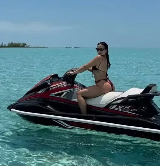 Demi Lovato causa frisson nas Bahamas
